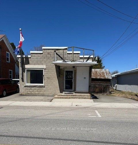 8 Main Street N — photo 1