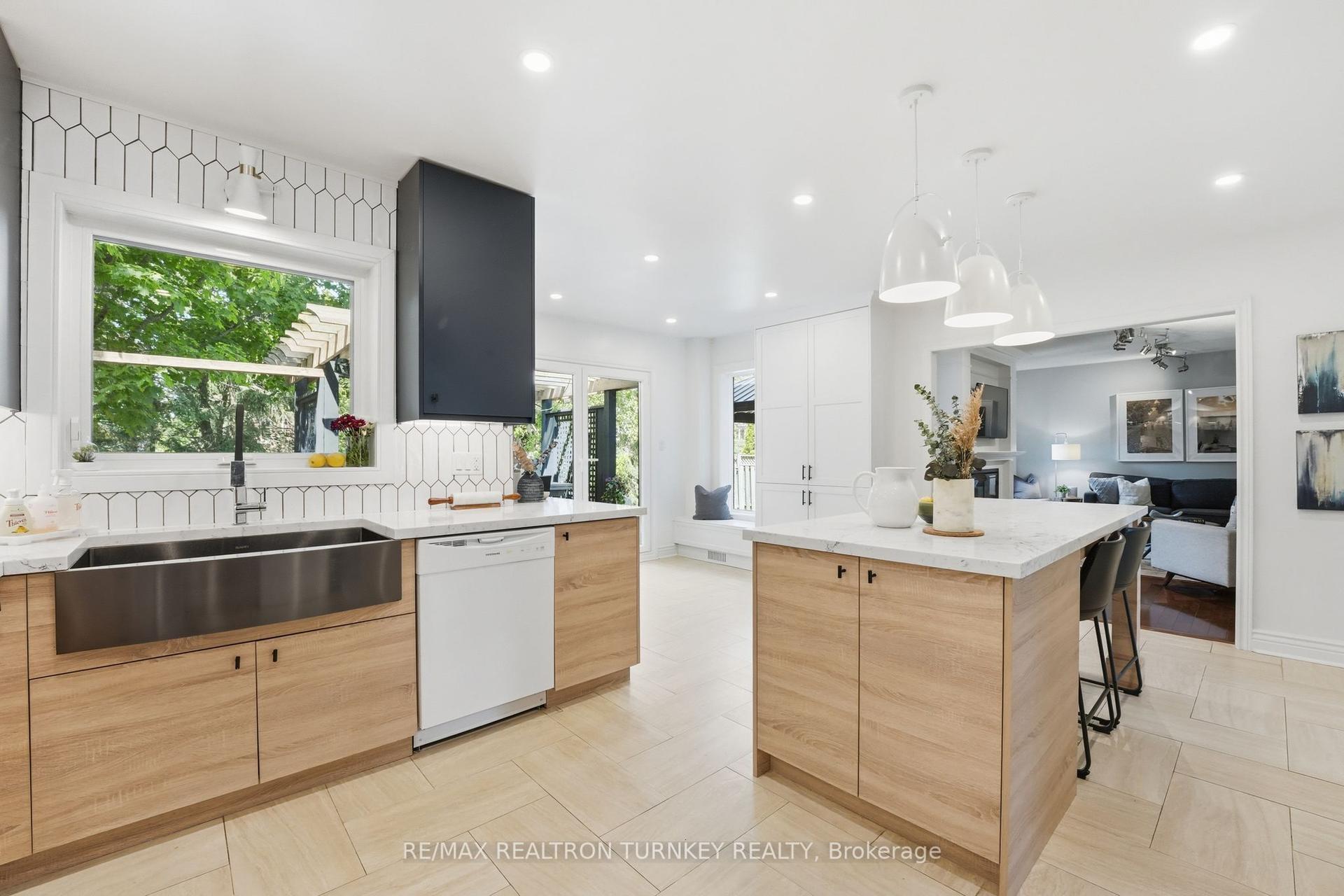 818 Exceller Circle, Newmarket — Detached for sale, photo 1
