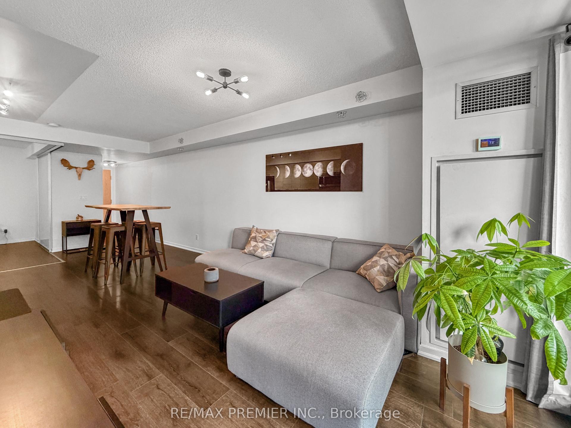 20 Joe Shuster Way 811 #811, Toronto — Condo for lease, photo 1