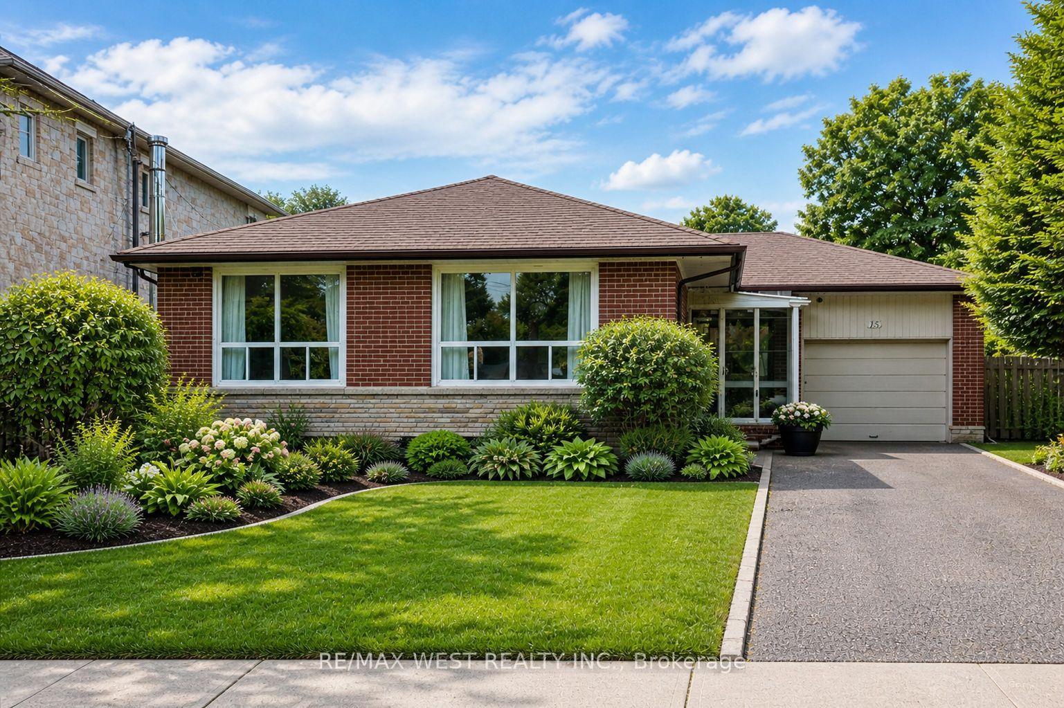 15 Hamlyn Crescent Bsmt #Bsmt — photo 1