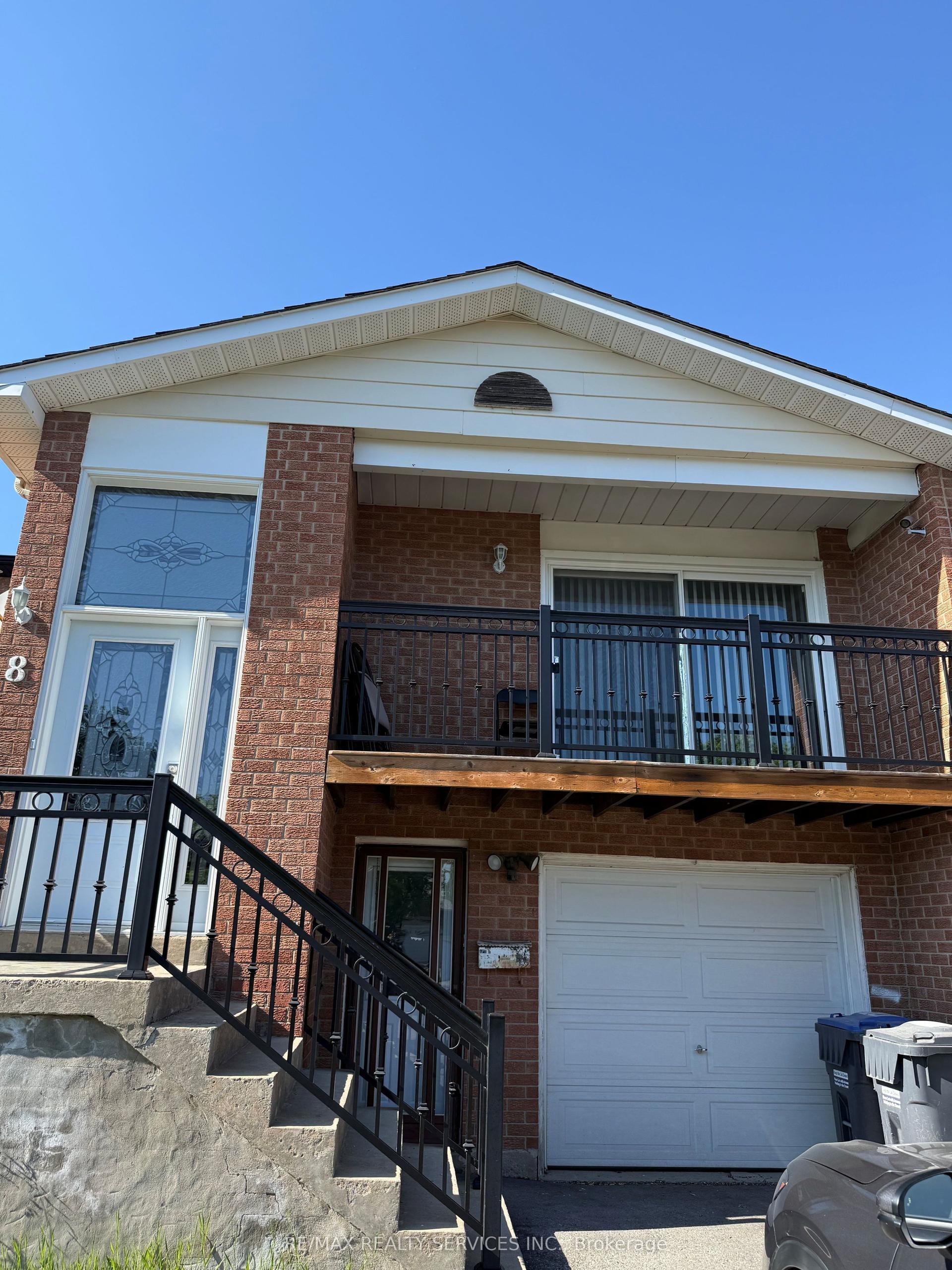 8 DEERPARK Crescent S LOWER #LOWER — photo 1