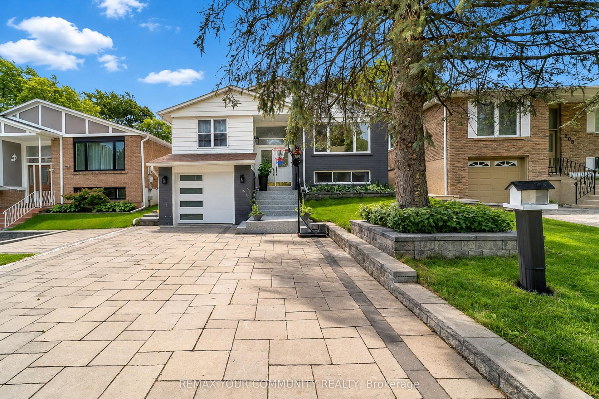 210 Currey Crescent, Newmarket — Detached for sale, photo 1