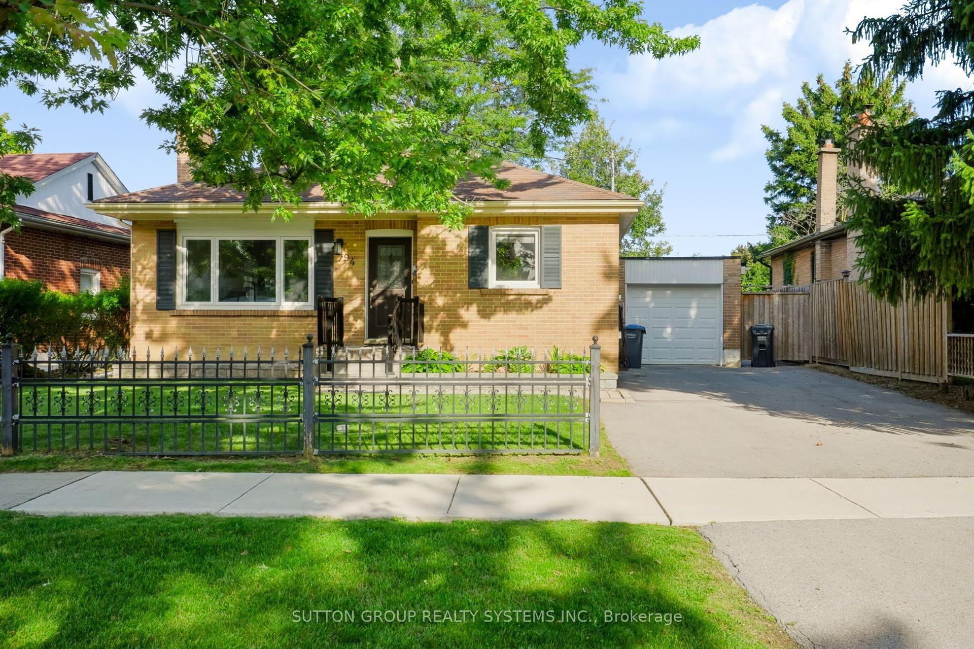 94 Harold Street, Brampton — Detached for sale, photo 1
