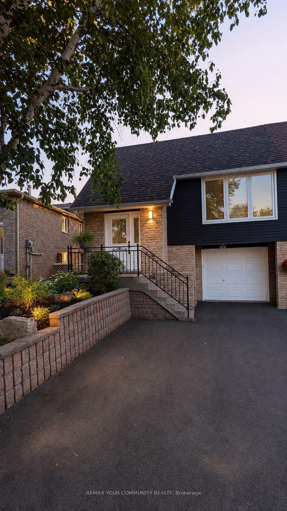 2508 Cobbinshaw Circle, Mississauga — Semi-Detached for lease, photo 1