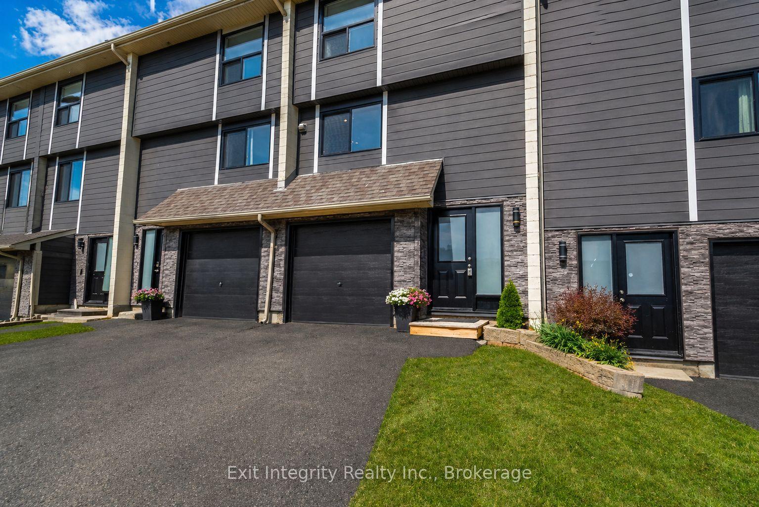 135 Chalmers Street S 18 #18 — photo 1