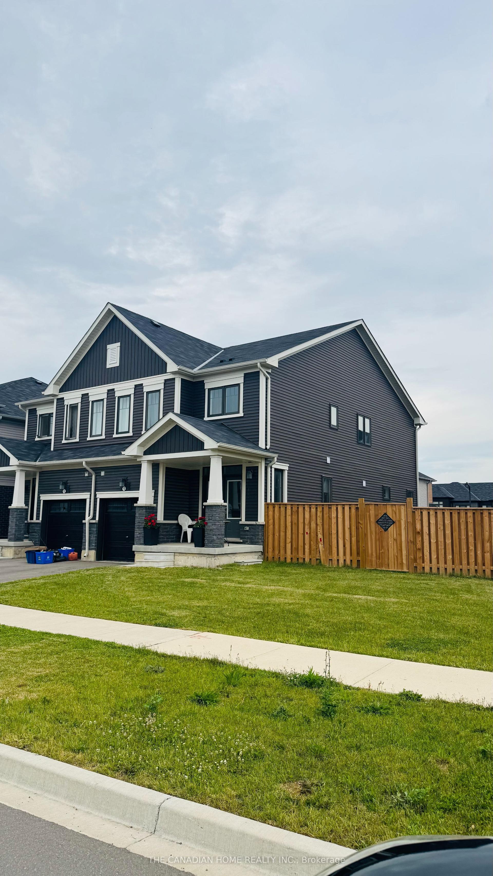 10 ELLIS Avenue — photo 1