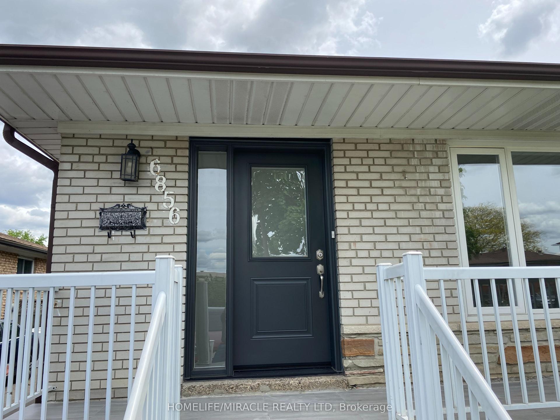 6856 Darcel Avenue, Mississauga — Semi-Detached for lease, photo 1