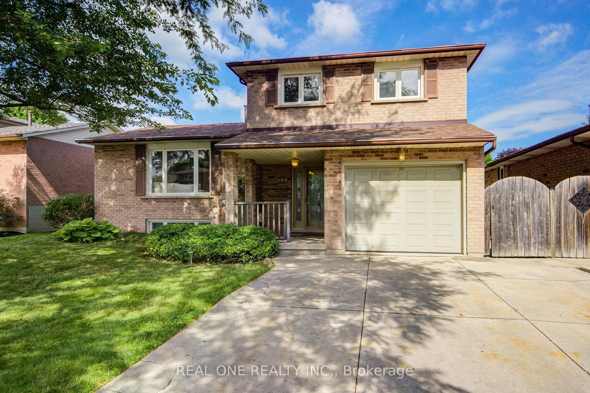 232 Clifton Downs Road, Hamilton — Detached for sale, photo 1