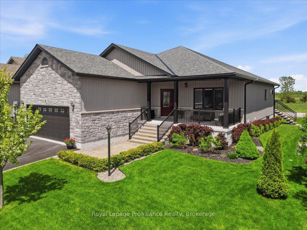 8 Dorchester Drive — photo 1