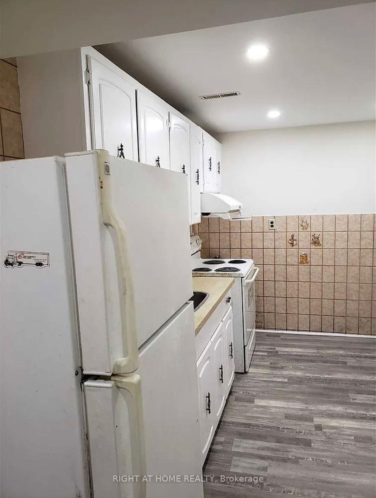 1010 Bloor Street, Mississauga — Detached for lease, photo 1