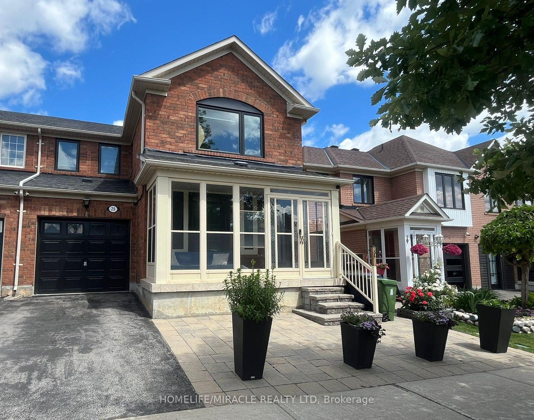 29 Hummingbird Drive, Toronto — Semi-Detached for lease, photo 1