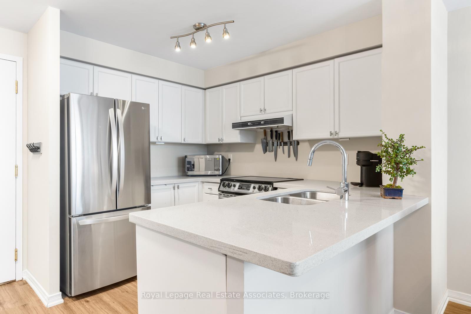 2565 Erin Centre Boulevard PH7 #PH7 — photo 1