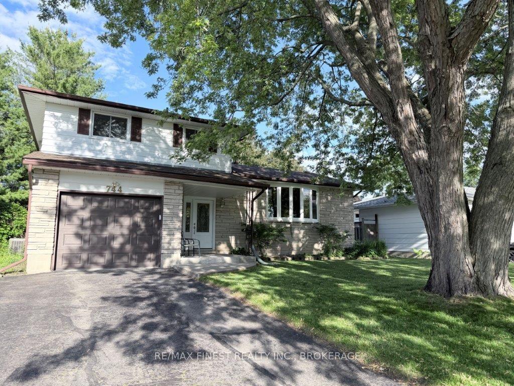 744 Sussex Boulevard — photo 1
