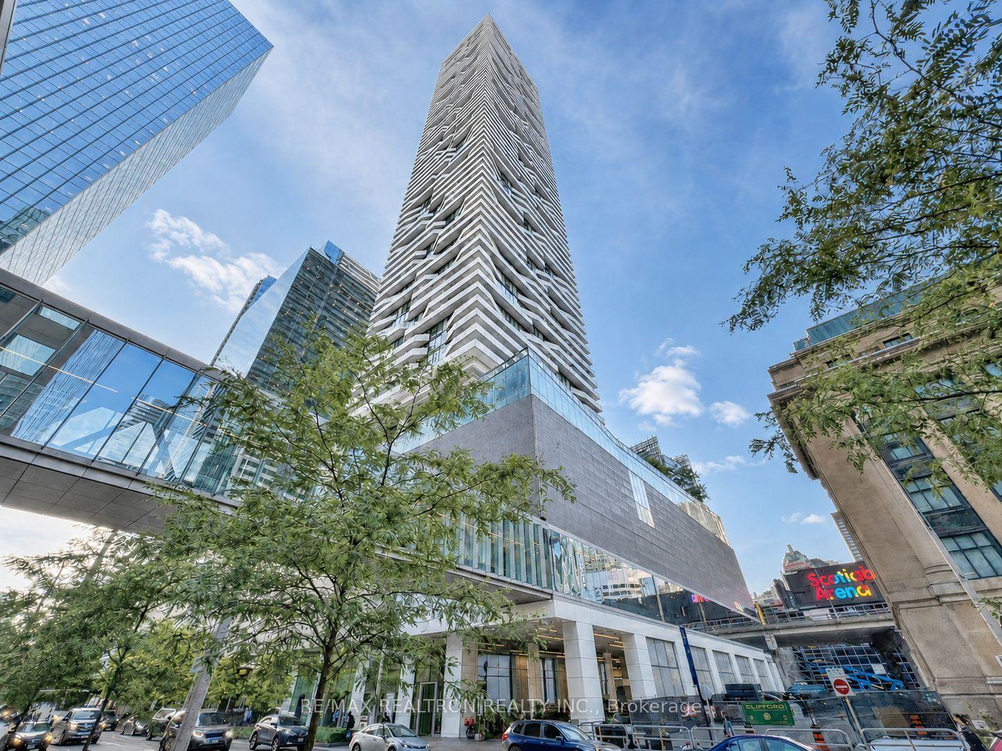 100 Harbour Street 5806 #5806, Toronto — Condo for sale, photo 1