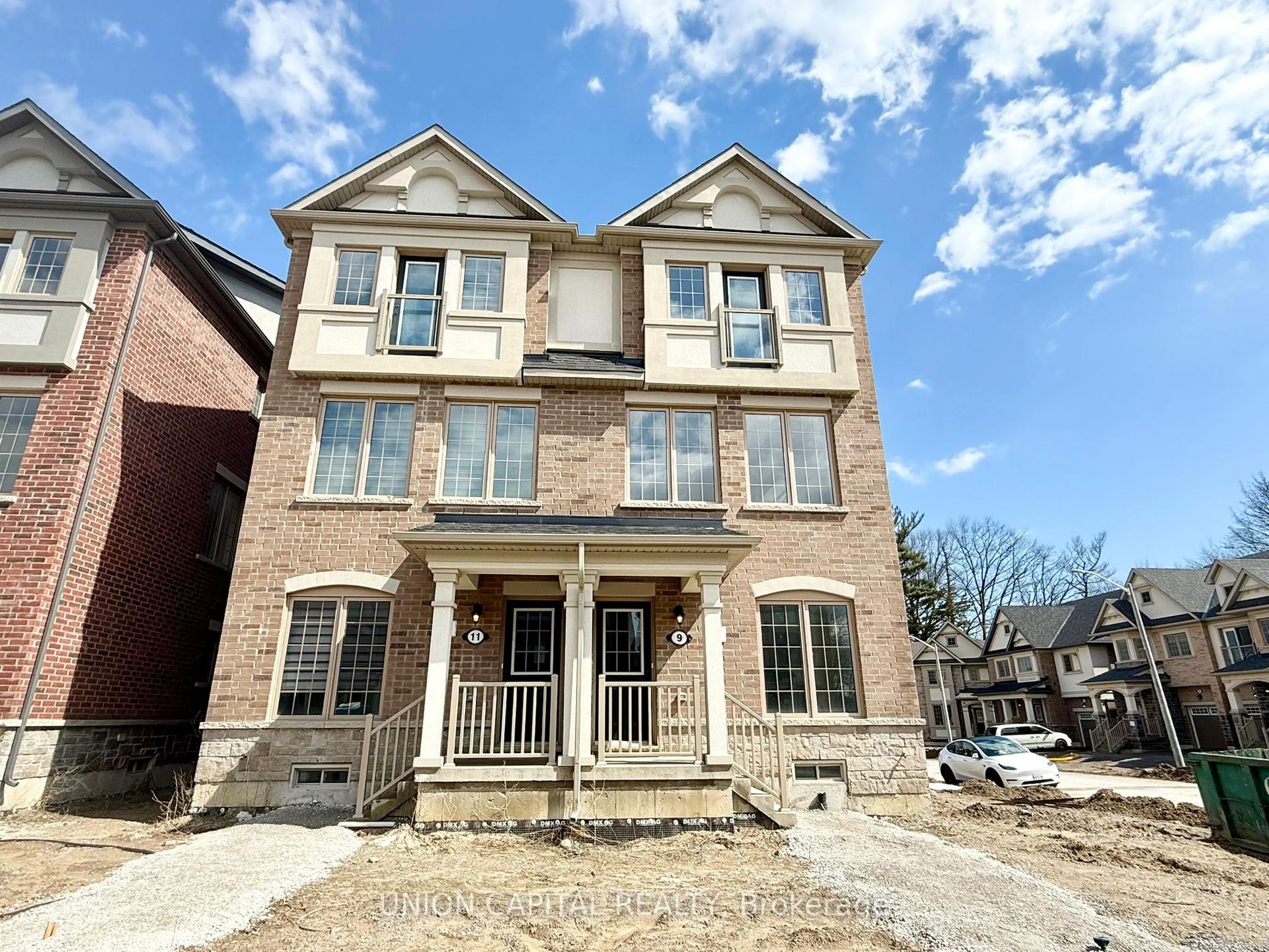 11 Franklin Avenue — photo 1