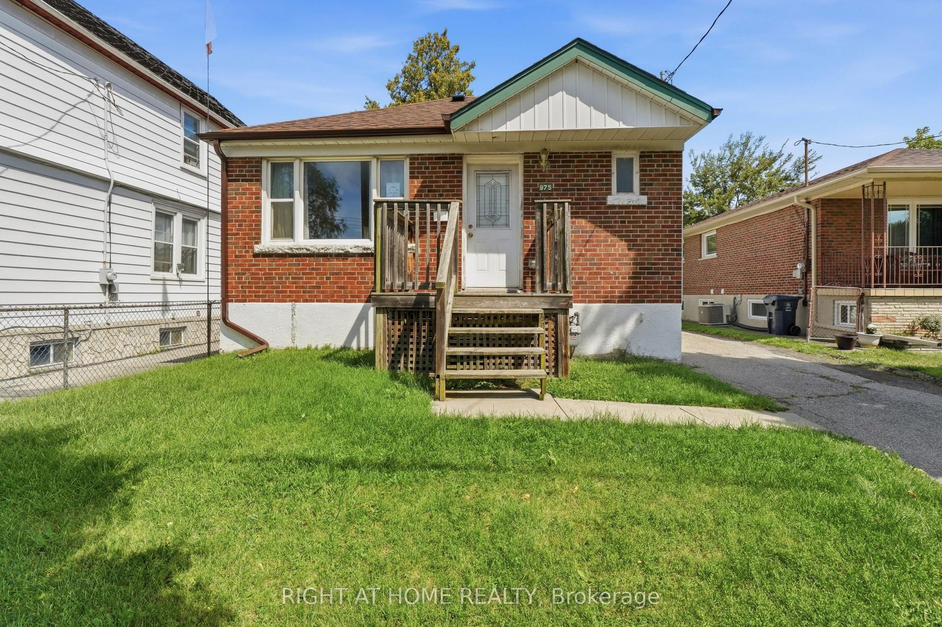 975 Victoria Park Avenue, Toronto — Detached for sale, photo 1