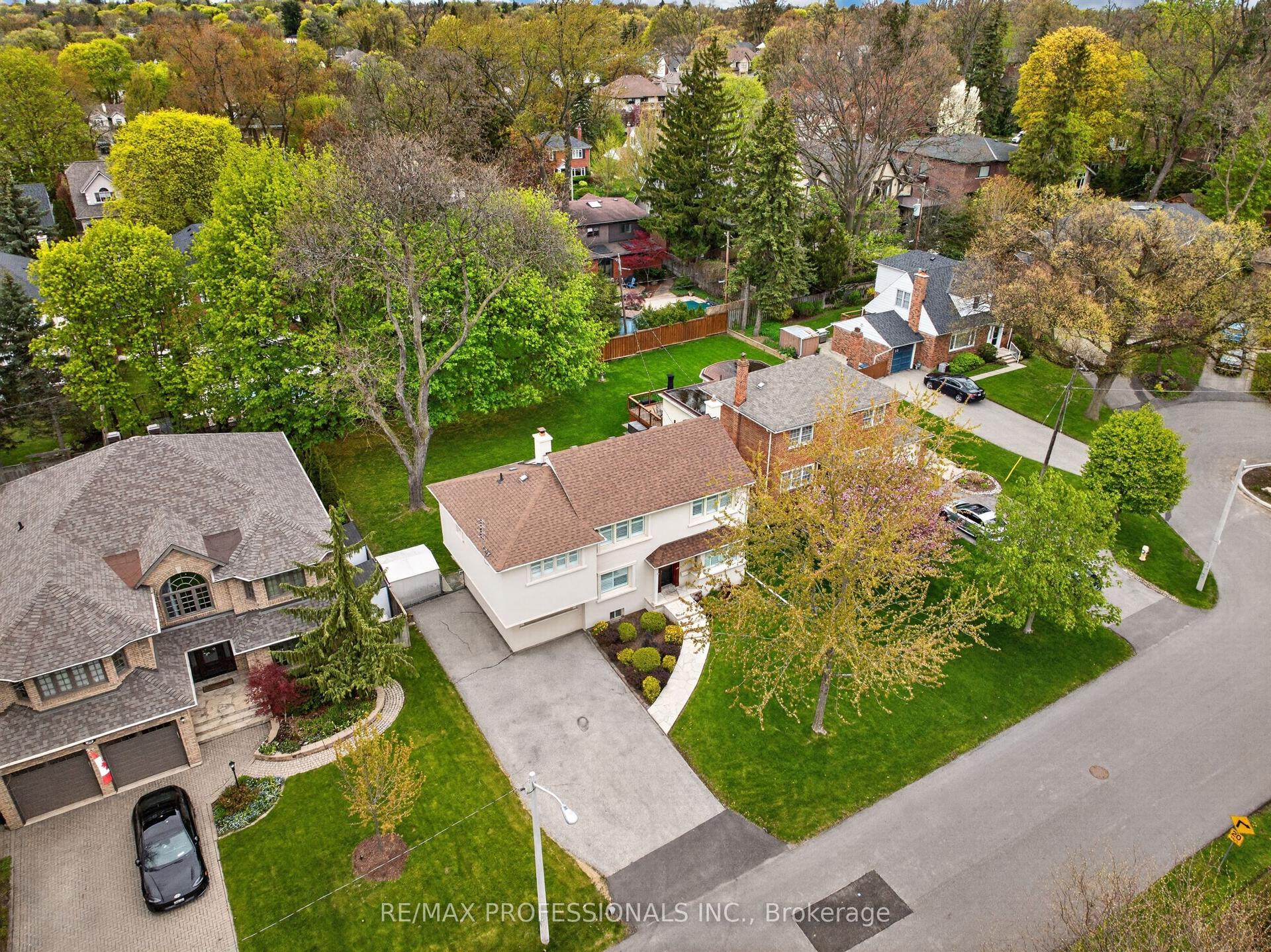 27 Nottingham Drive — photo 1