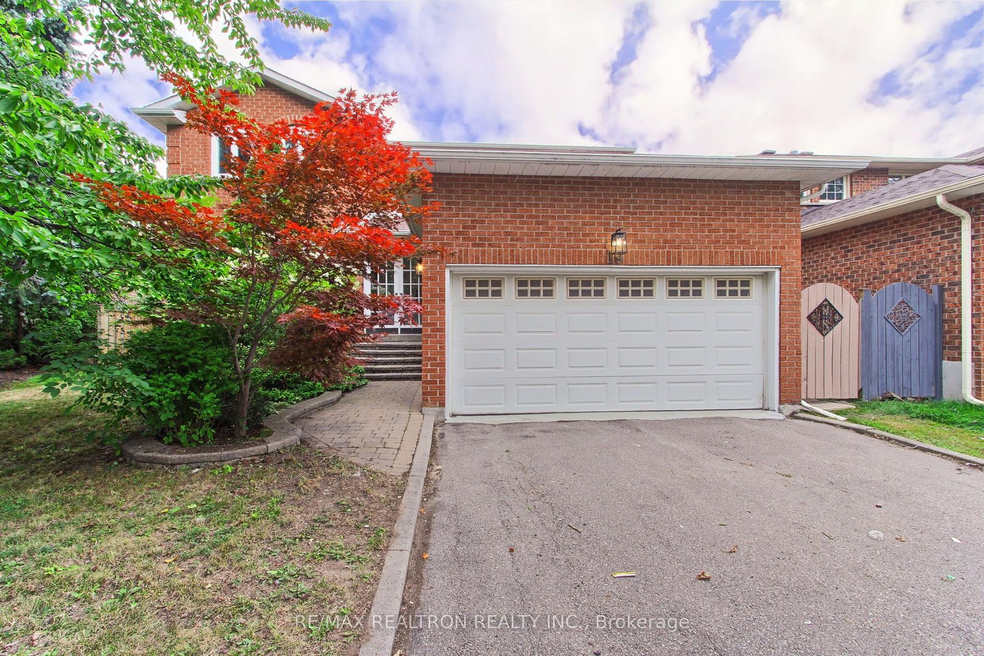 19 Crystal Drive N, Richmond Hill — Detached for sale, photo 1