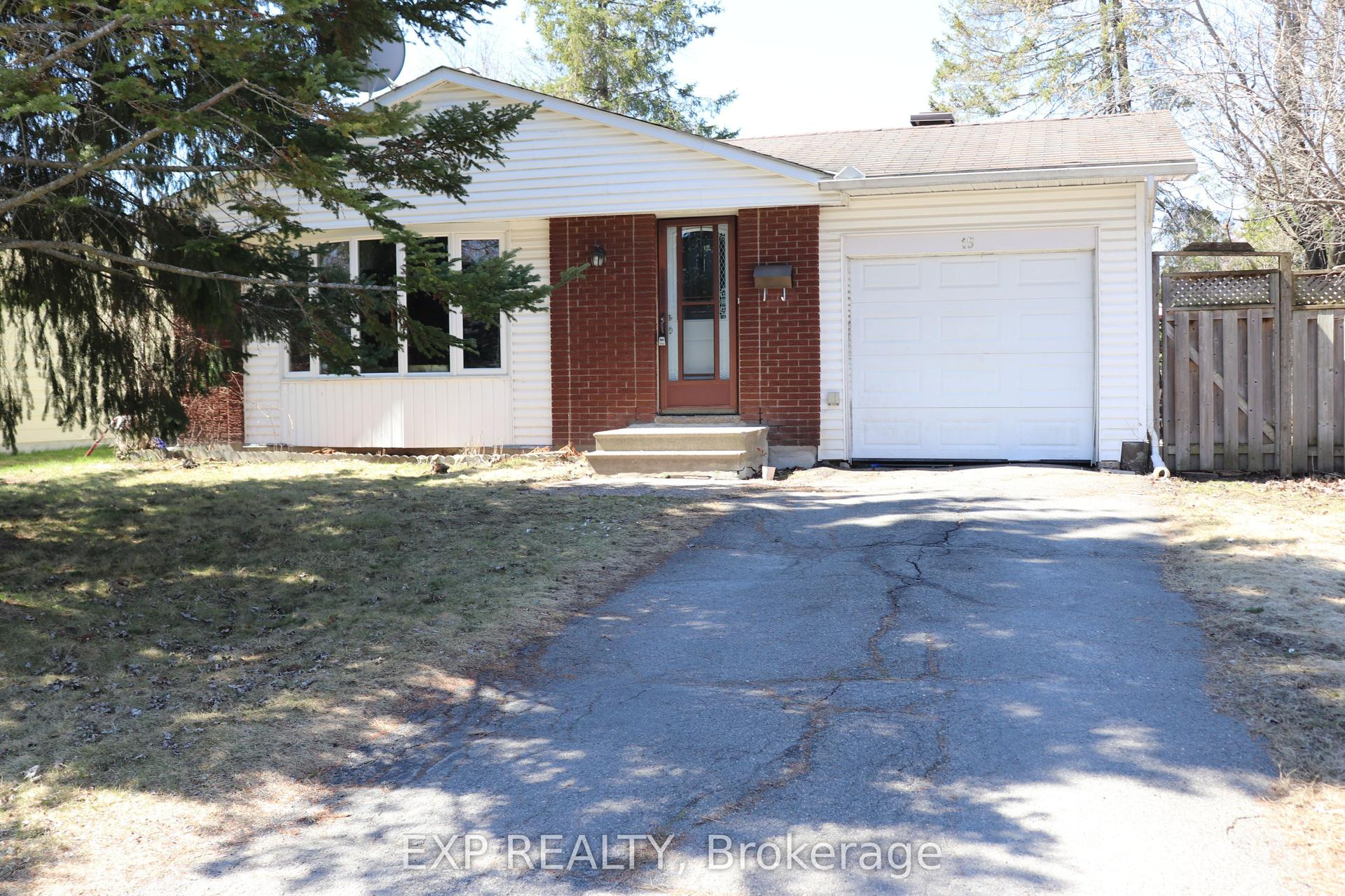 15 Wedgewood Crescent — photo 1