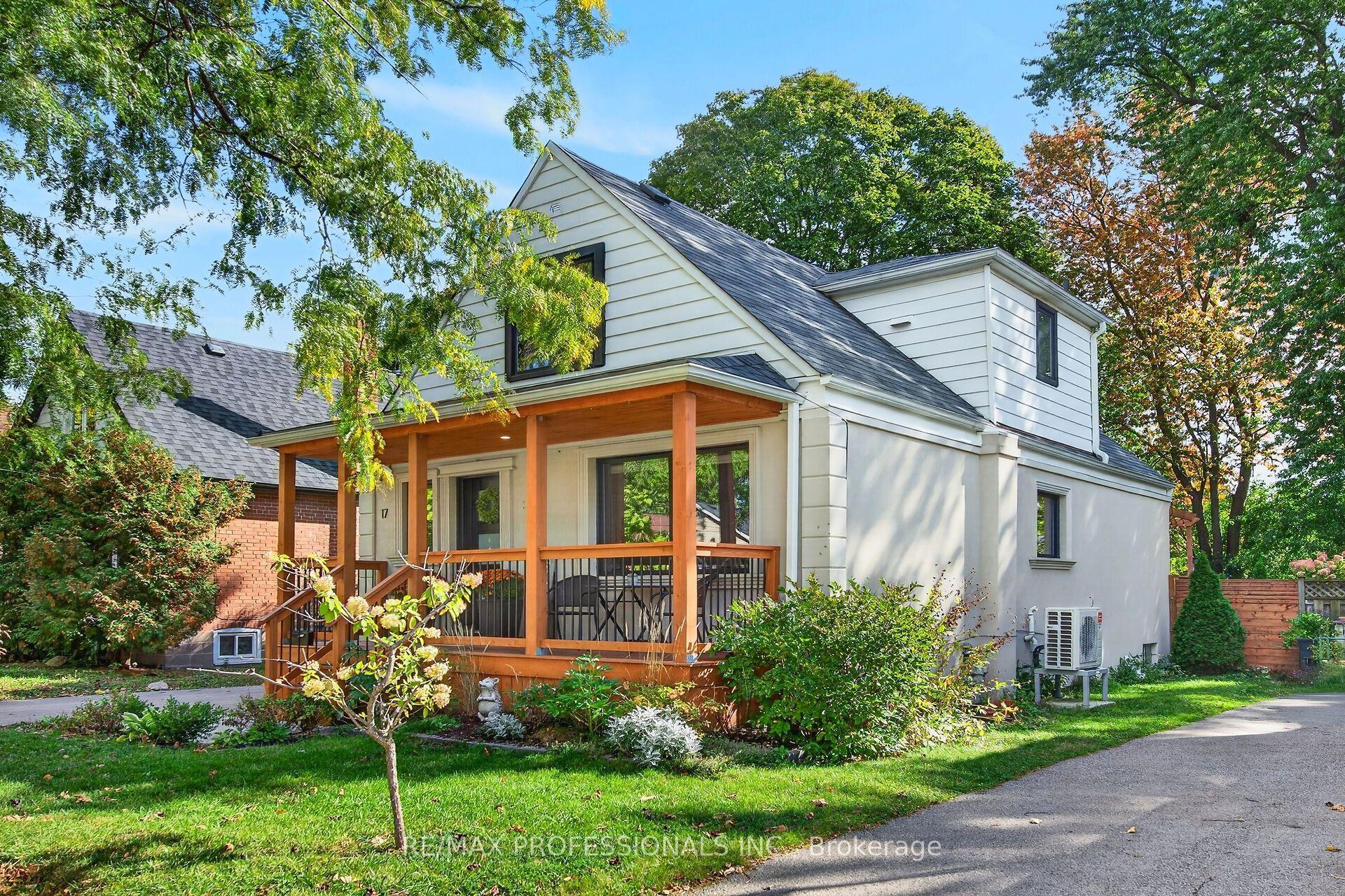 17 Hollydene Road, Toronto — Detached for sale, photo 1