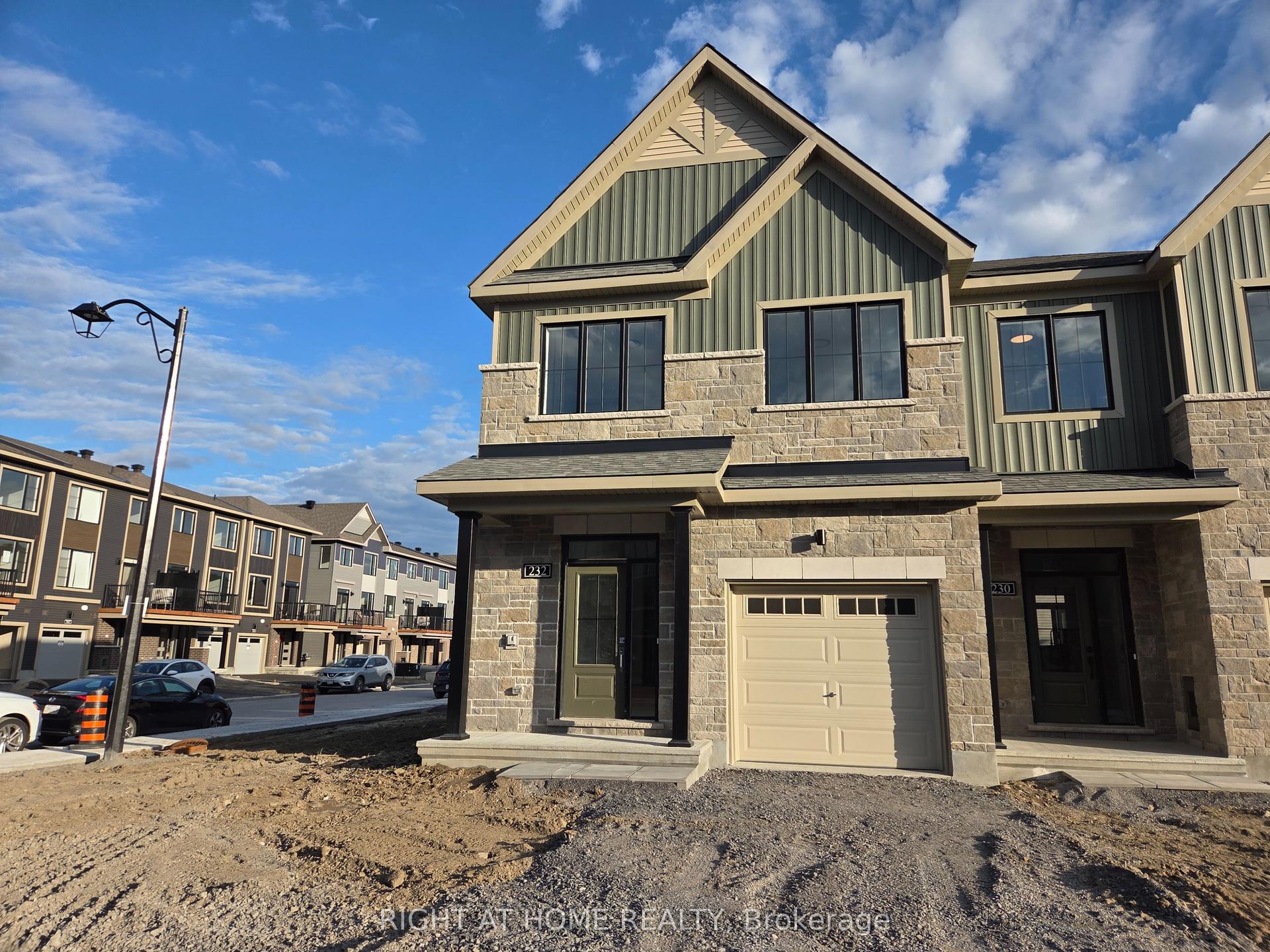 232 BANKSIDE Way, Barrhaven — Townhouse for lease, photo 1