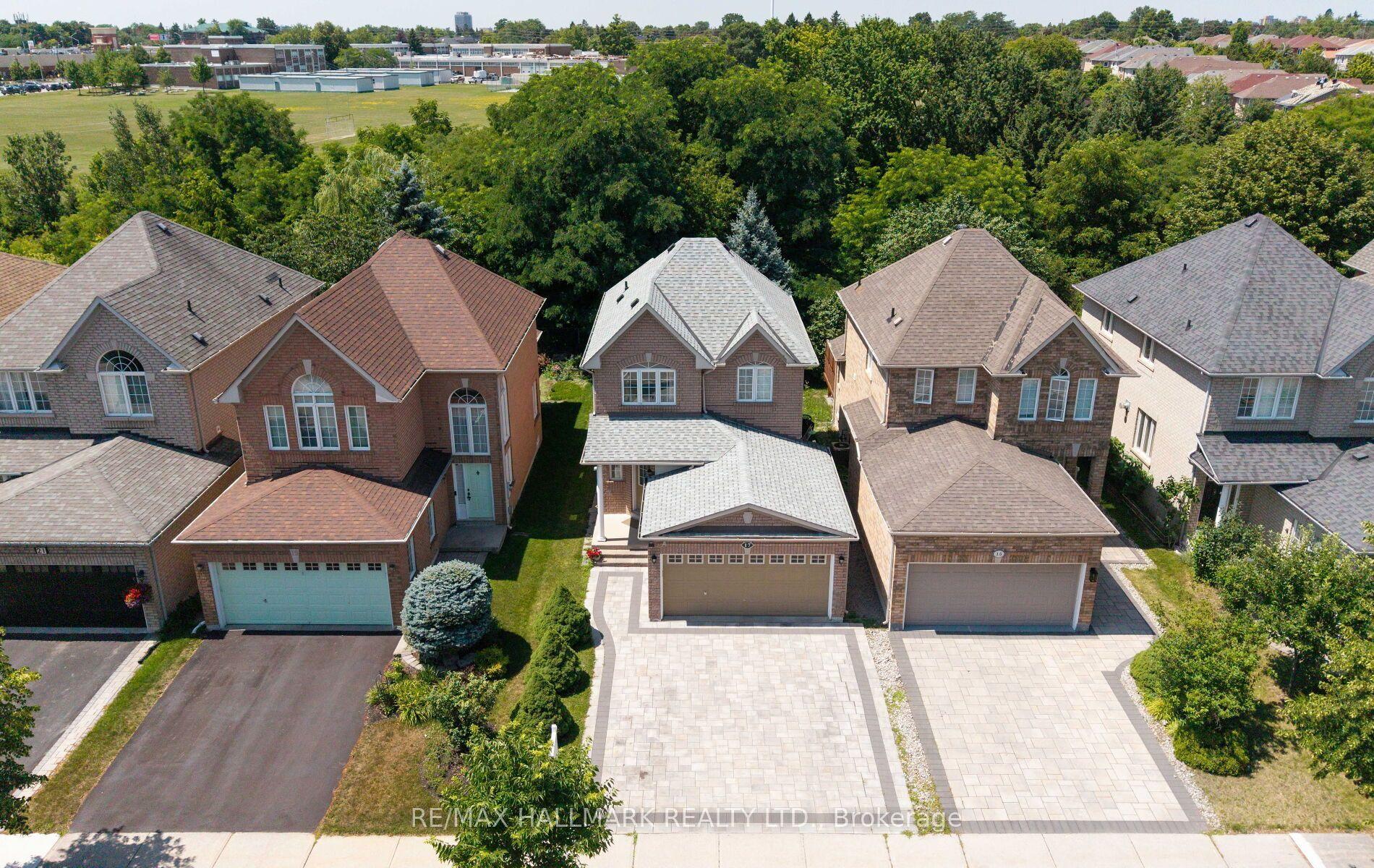 17 Rushingbrook Drive, Richmond Hill — Detached for sale, photo 1