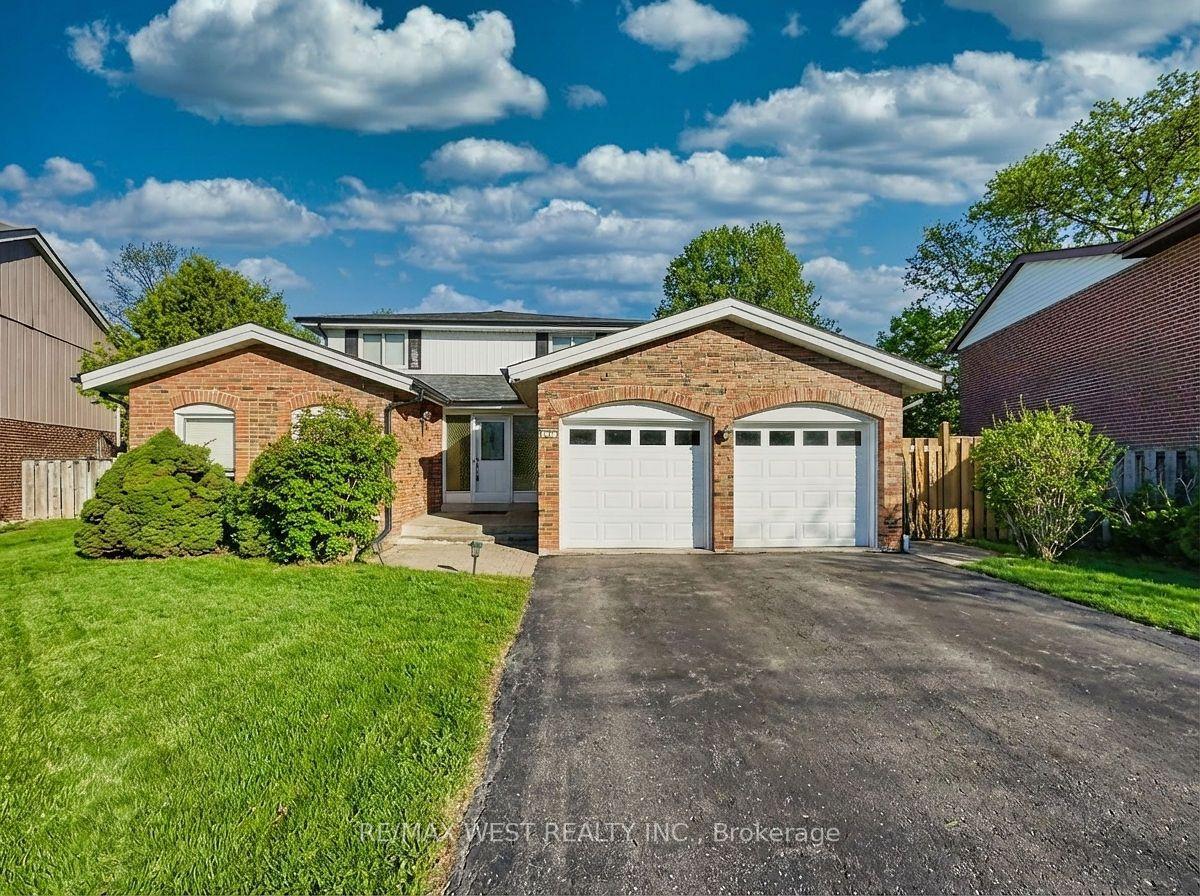 20 Foxwood Grove — photo 1