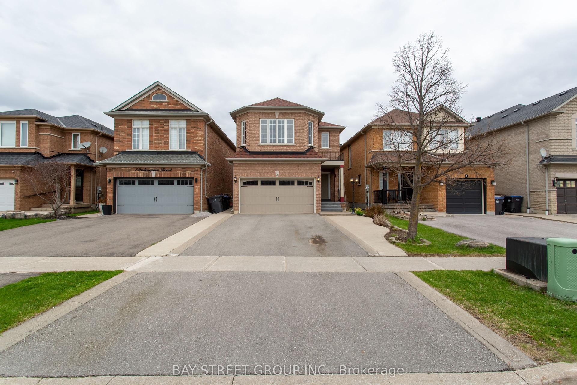 5 Cedargrove Road — photo 1