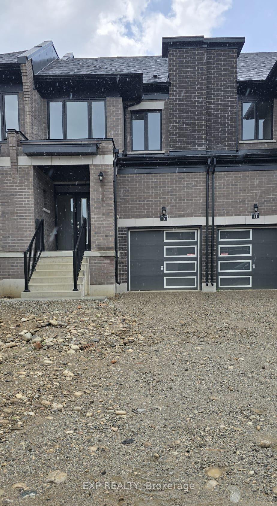 9 Chapman Road, Brant — Townhouse for lease, photo 1