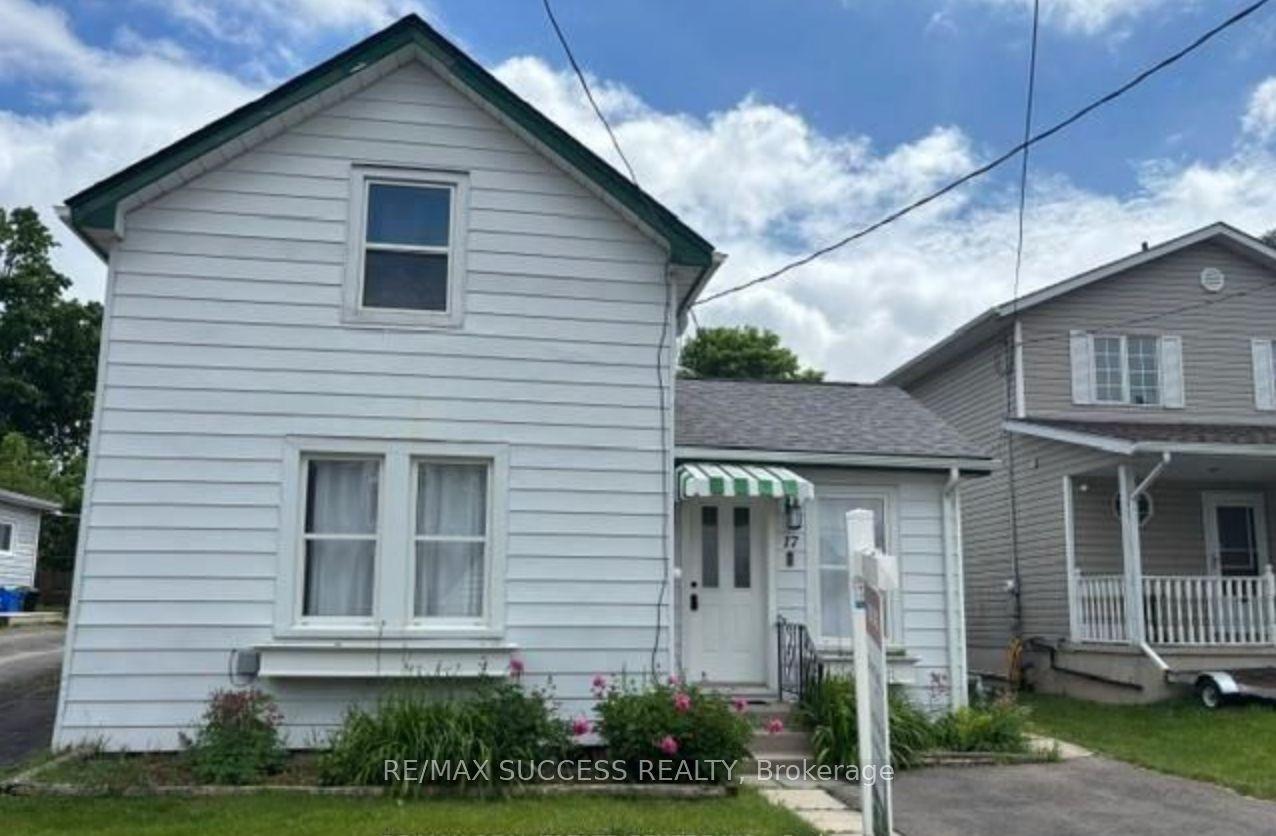 17 Dover Street, Woodstock — Detached for lease, photo 1