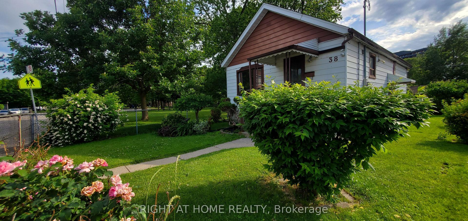 38 Madelaine Avenue — photo 1