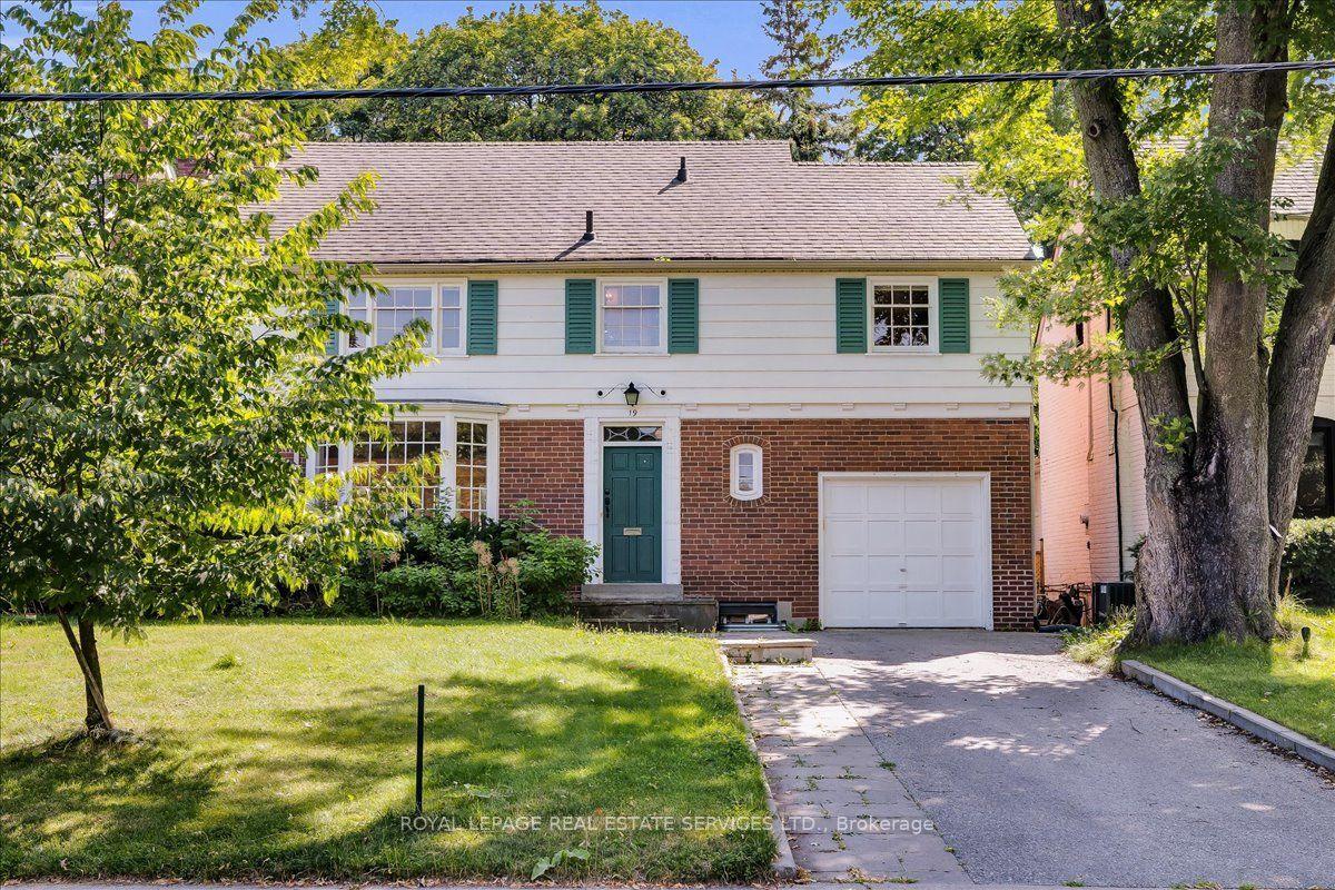 19 Strathgowan Crescent, Toronto — Detached for sale, photo 1