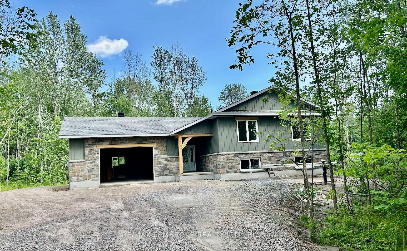 1744 Westmeath Road, Whitewater Region — Detached for sale, photo 1