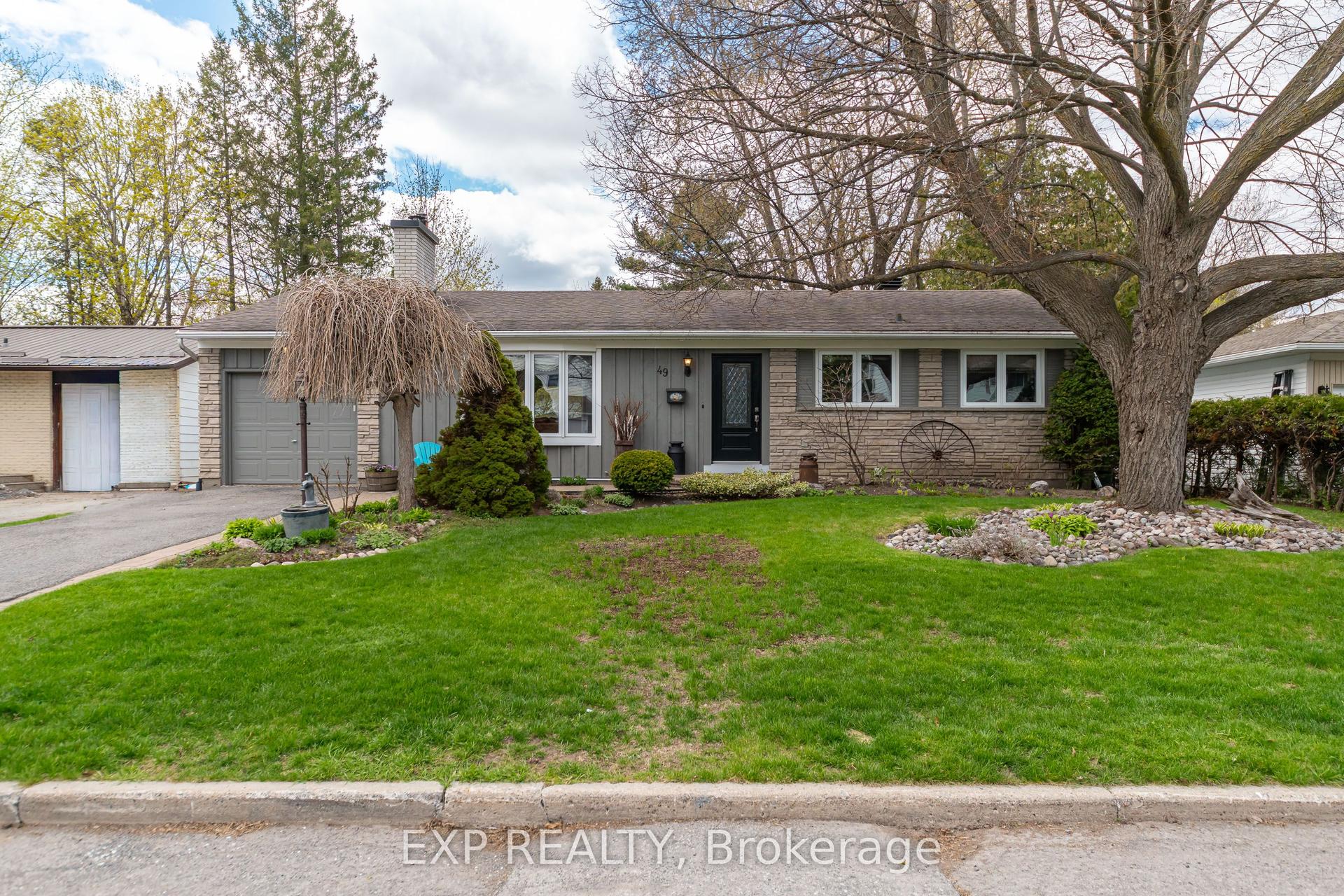 49 Parkmount Crescent — photo 1