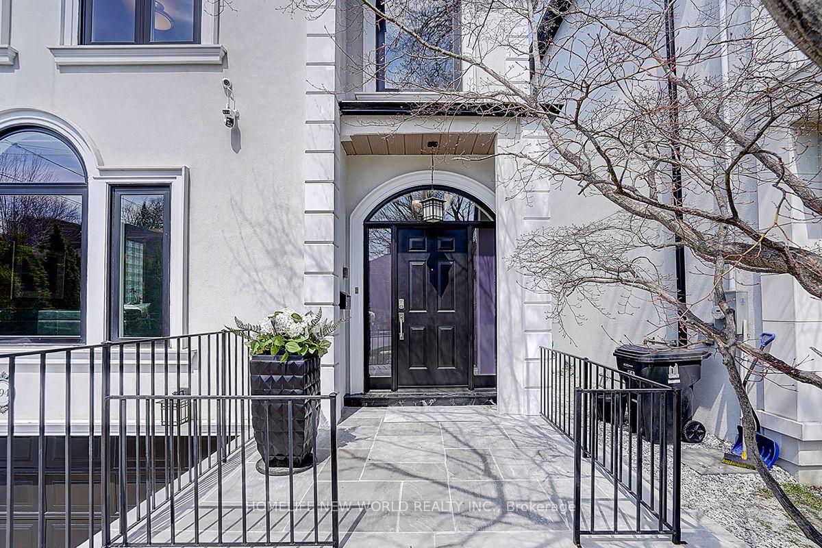 594 Woburn Avenue — photo 1