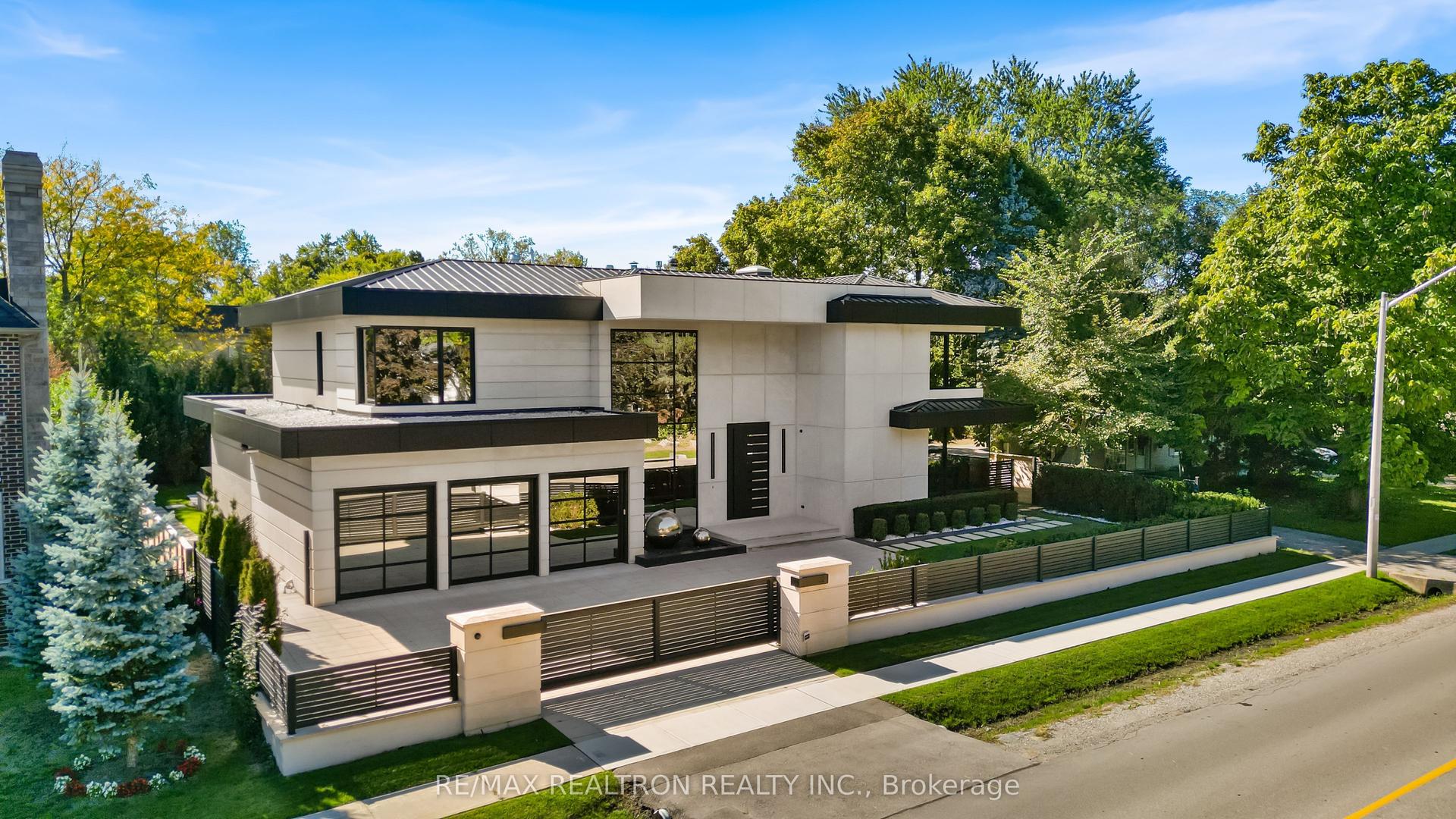 32 Laureleaf Road — photo 1