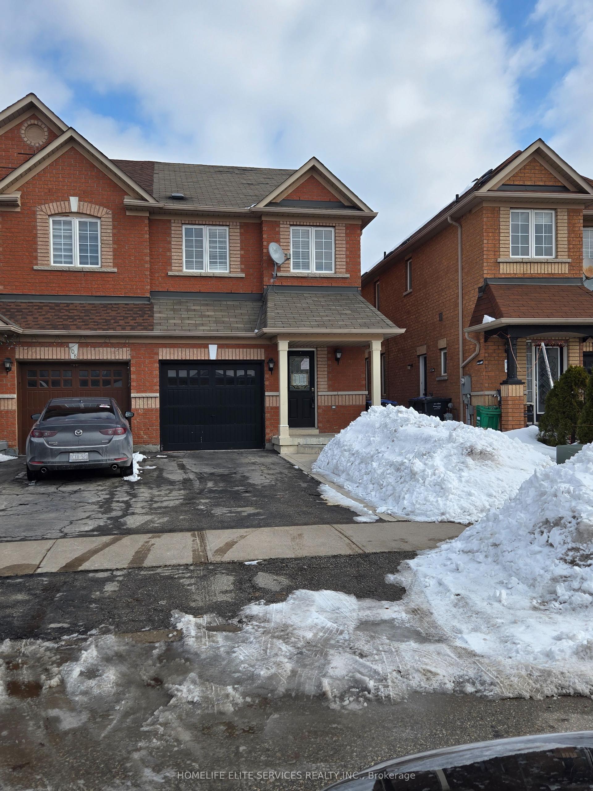 110 Crystalview Crescent — photo 1