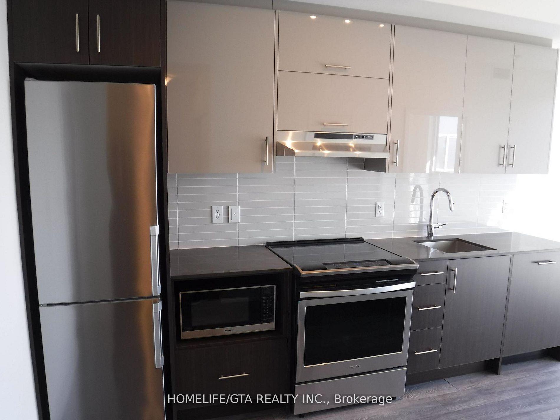 180 Fairview Mall Drive 2001 #2001 — photo 1