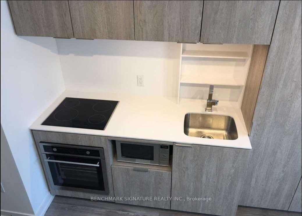 77 Shuter Street 223 #223 — photo 1