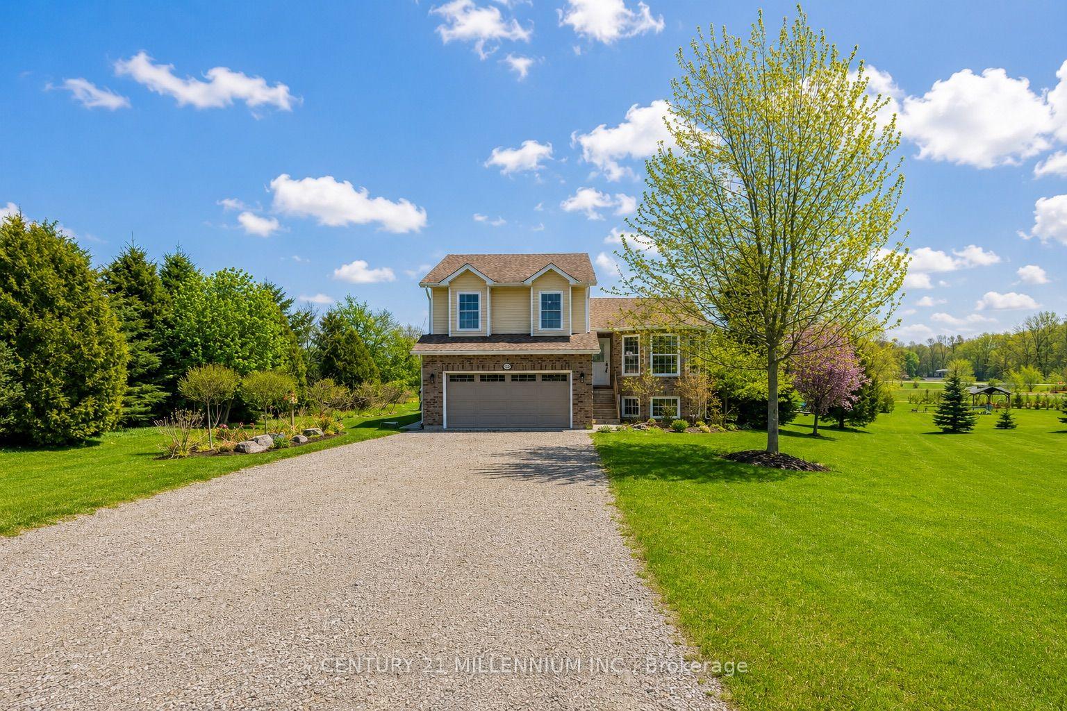 1100 Walker Street, Howick — Detached for sale, photo 1