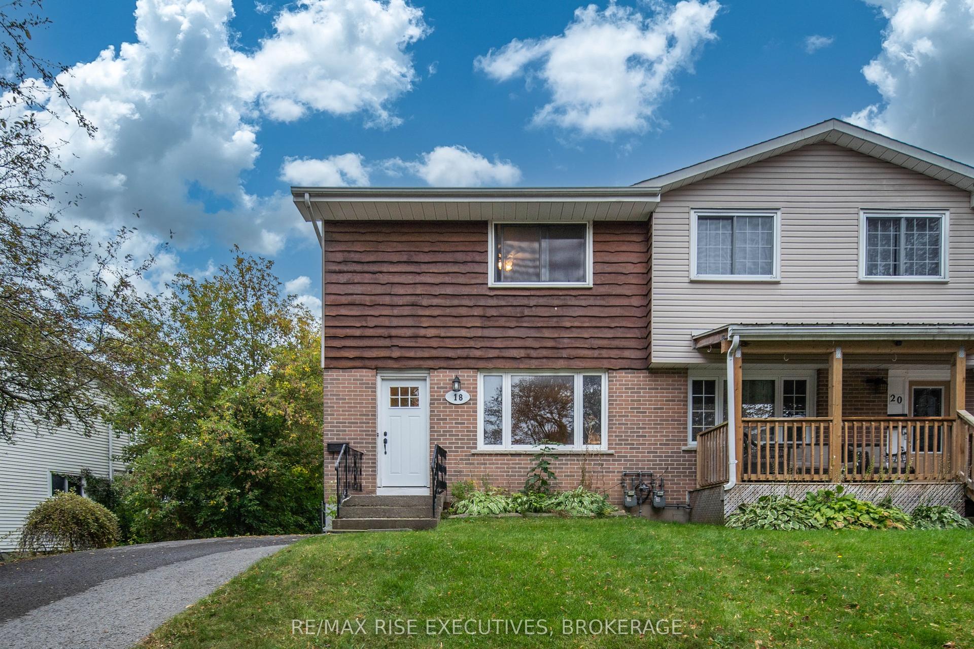 18 Carriage Court Avenue, Kingston — Semi-Detached for sale, photo 1