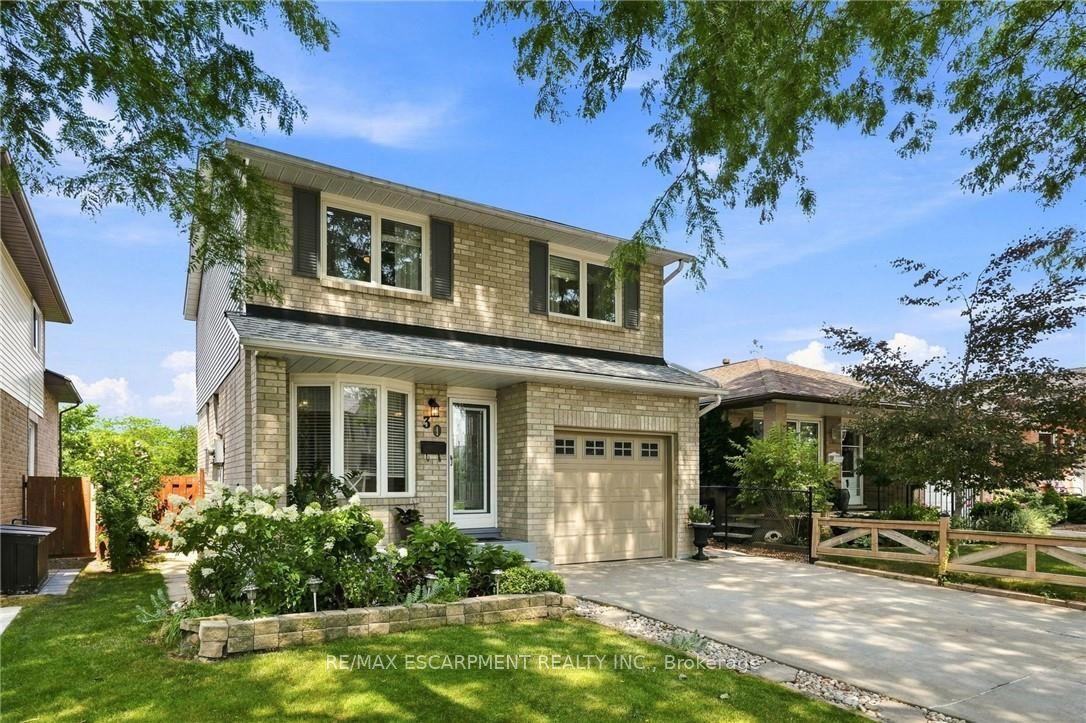 30 Twinoaks Crescent, Hamilton — Detached for sale, photo 1