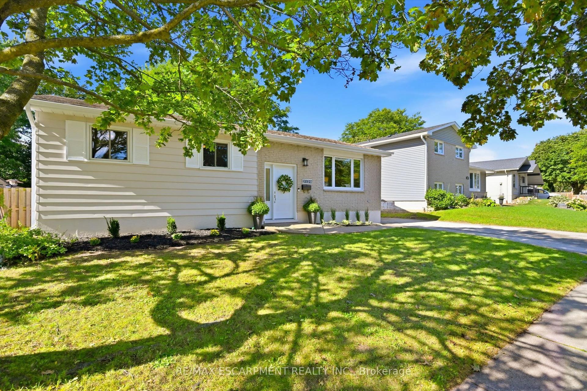 2120 Cavendish Drive, Burlington — Detached for sale, photo 1