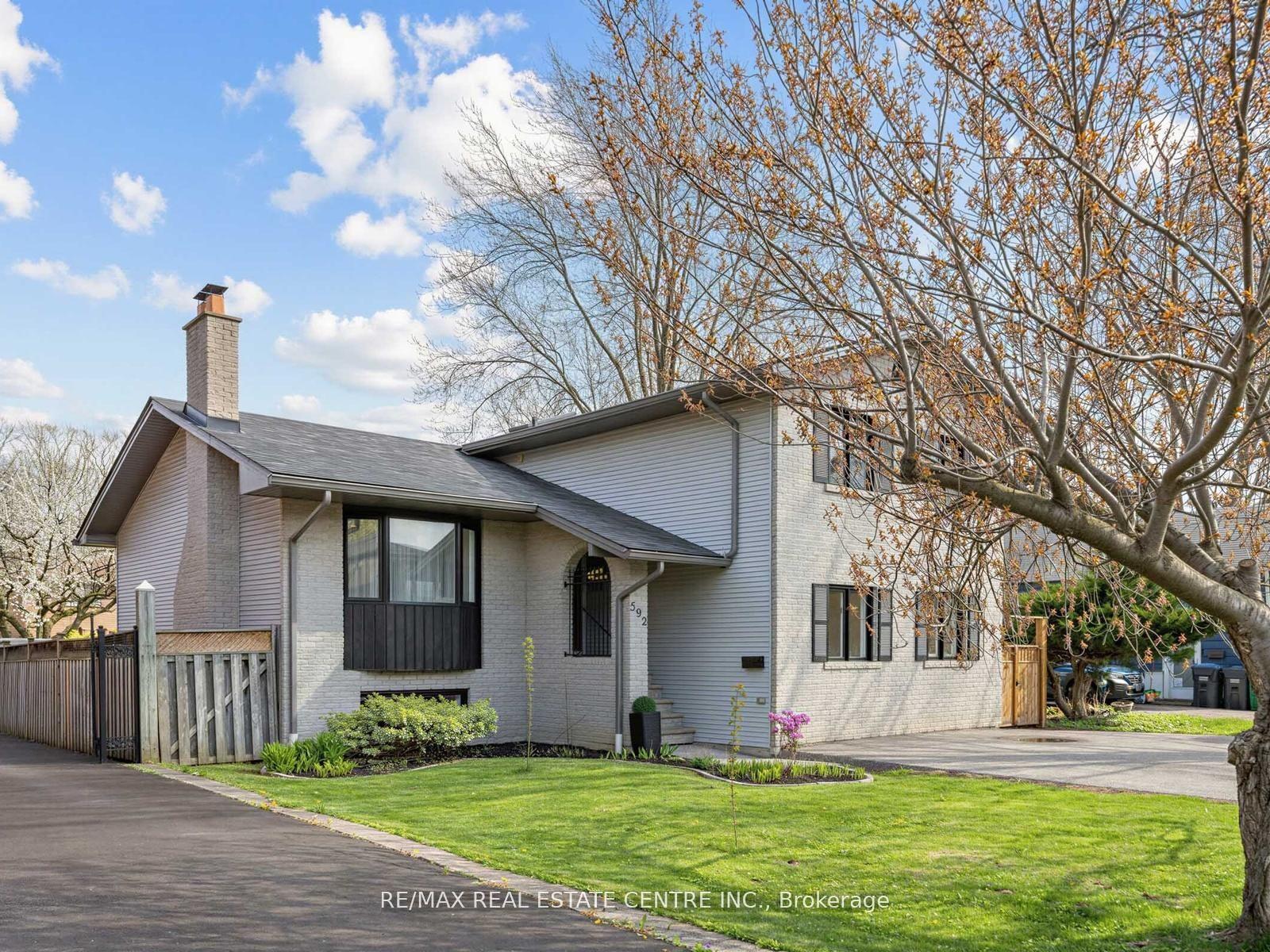 592 Montbeck Crescent — photo 1