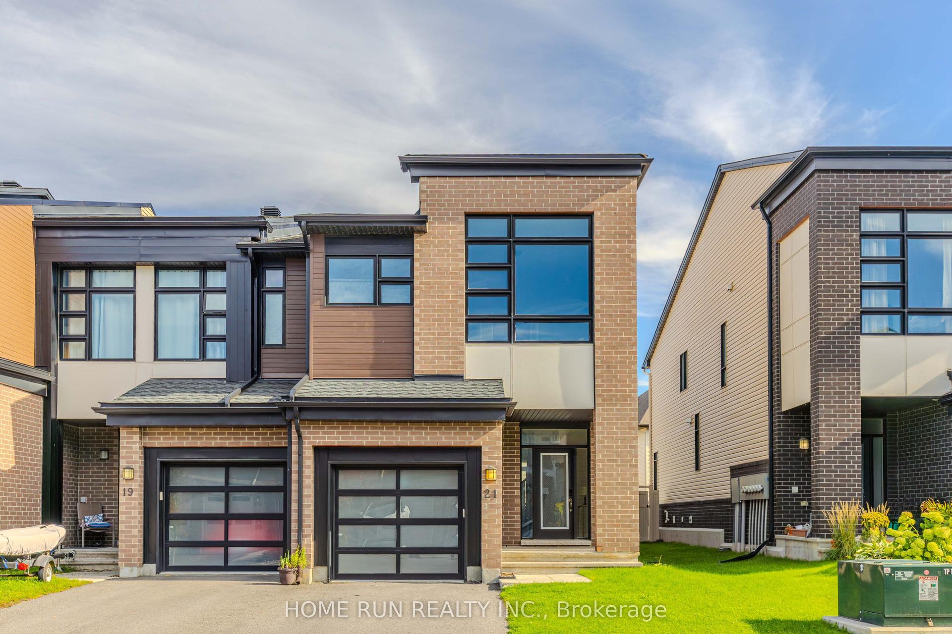 21 Plank Street, Kanata — Townhouse for sale, photo 1