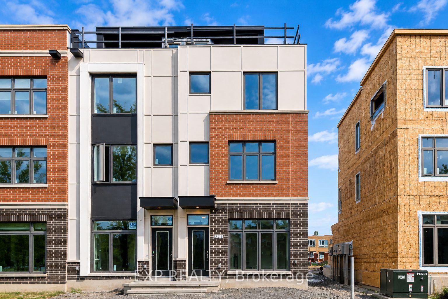 821 MIKINAK Road, Manor Park - Cardinal Glen and Area — Townhouse for lease, photo 1