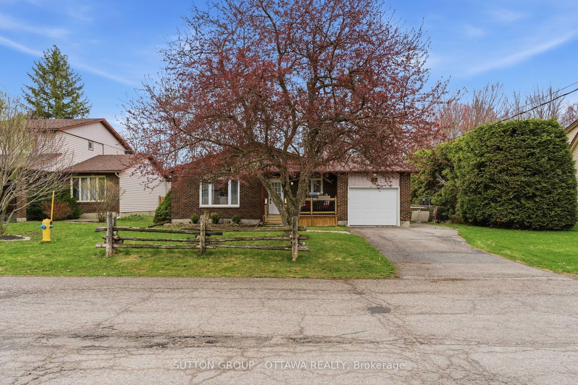 380 Maple Street — photo 1
