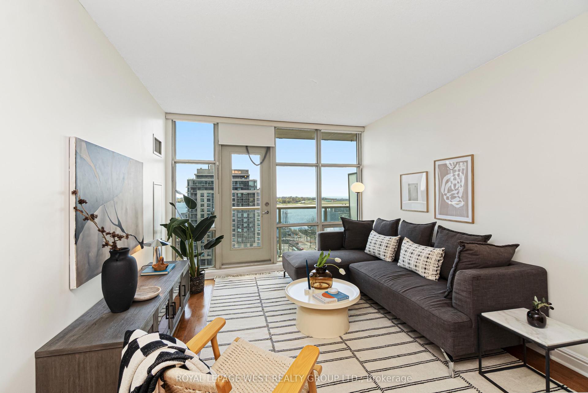 35 Marnier Terrace 1510 #1510 — photo 1