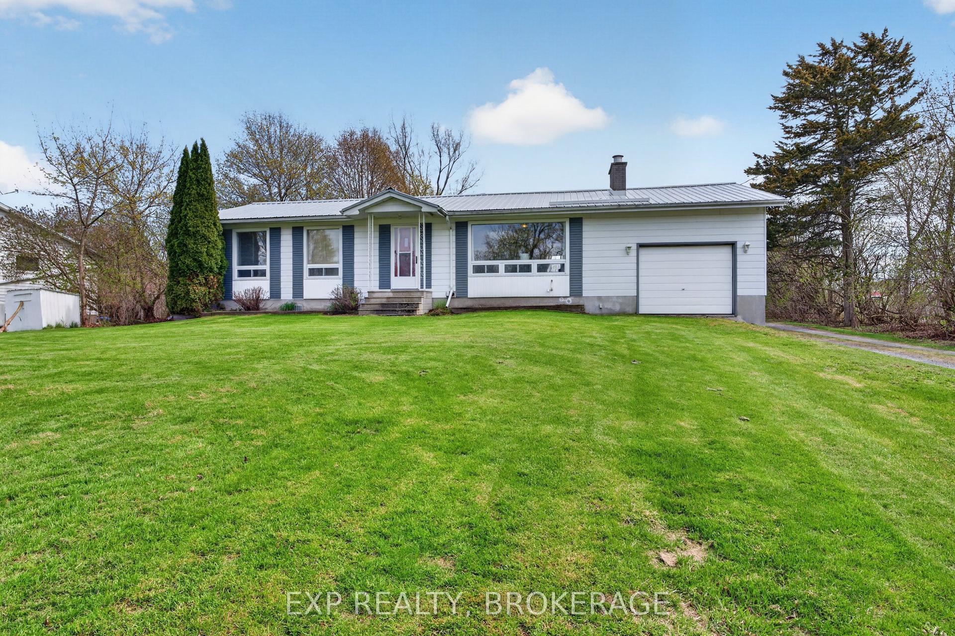 29 HILLCREST Street — photo 1