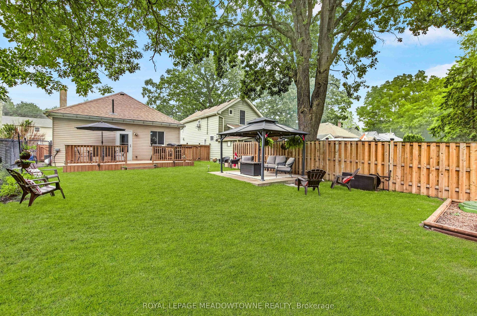 11 Stirton Avenue, Brantford — Detached for sale, photo 1